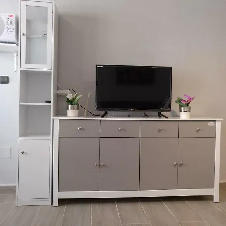 Lovely Studio In The Heart Of The Town Apartment *